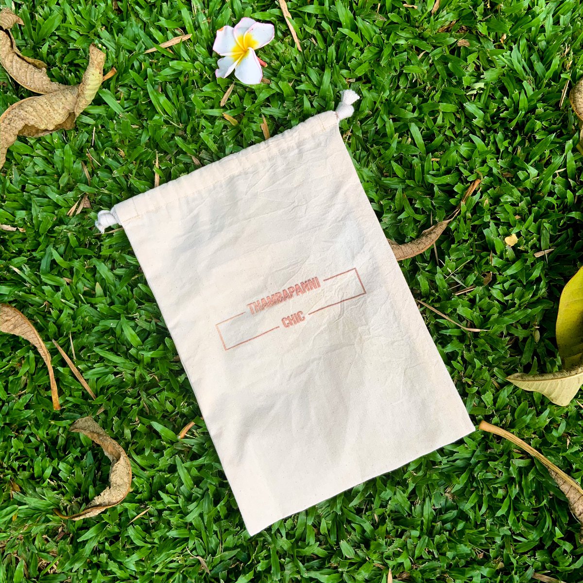 BooteekSL's tweet photo. Love the chic packaging we do for @thambapanni_chic 💁🏻‍♀️ Simple and Eye catchy 😍 

P.s - These drawstring bags are stitched and printed in-house!  

#booteeksl #madebywomen #socialenterprise #womenempowerment #drawstringbags #packaging #ethicalpackaging #environmentallyfriendly https://t.co/vLz2N4Pcbf