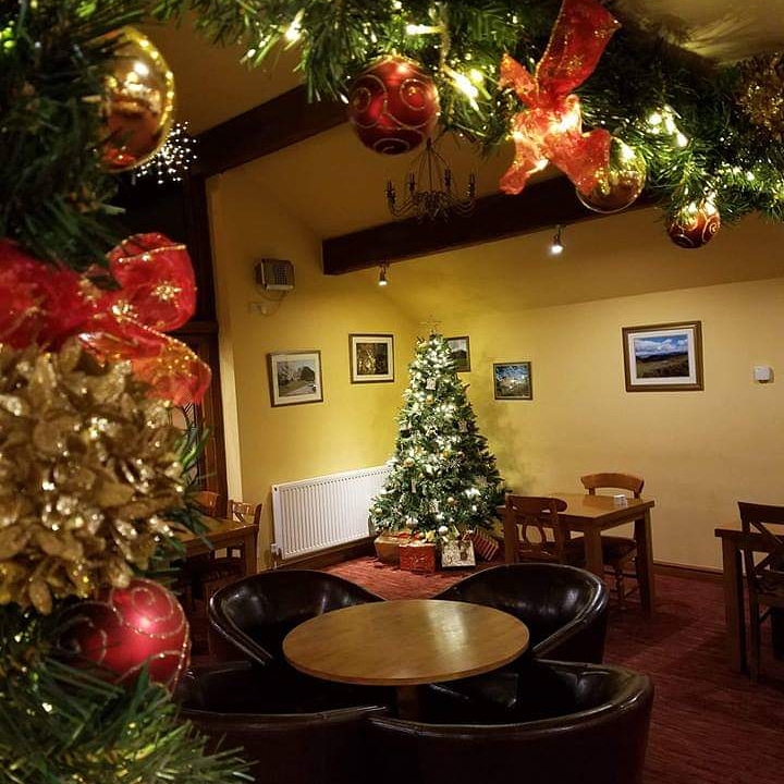 baronatbucknell's tweet photo. 2 more sleeps!!! We would like to wish a very Merry Christmas to all our lovely customers! From Phil, Deb and all of us here at The Baron at Bucknell! 🎄🎅🎁 https://t.co/m5QyFsRBPf