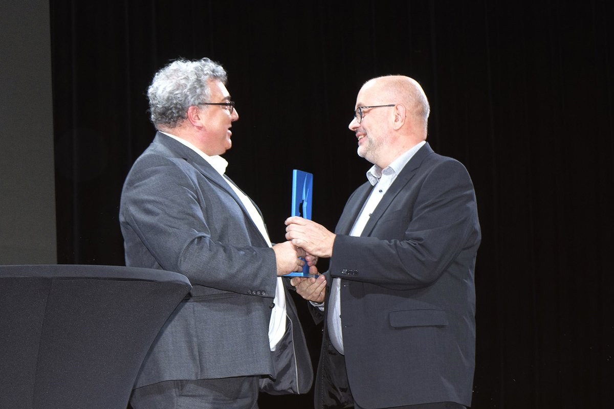 AI France tweet media