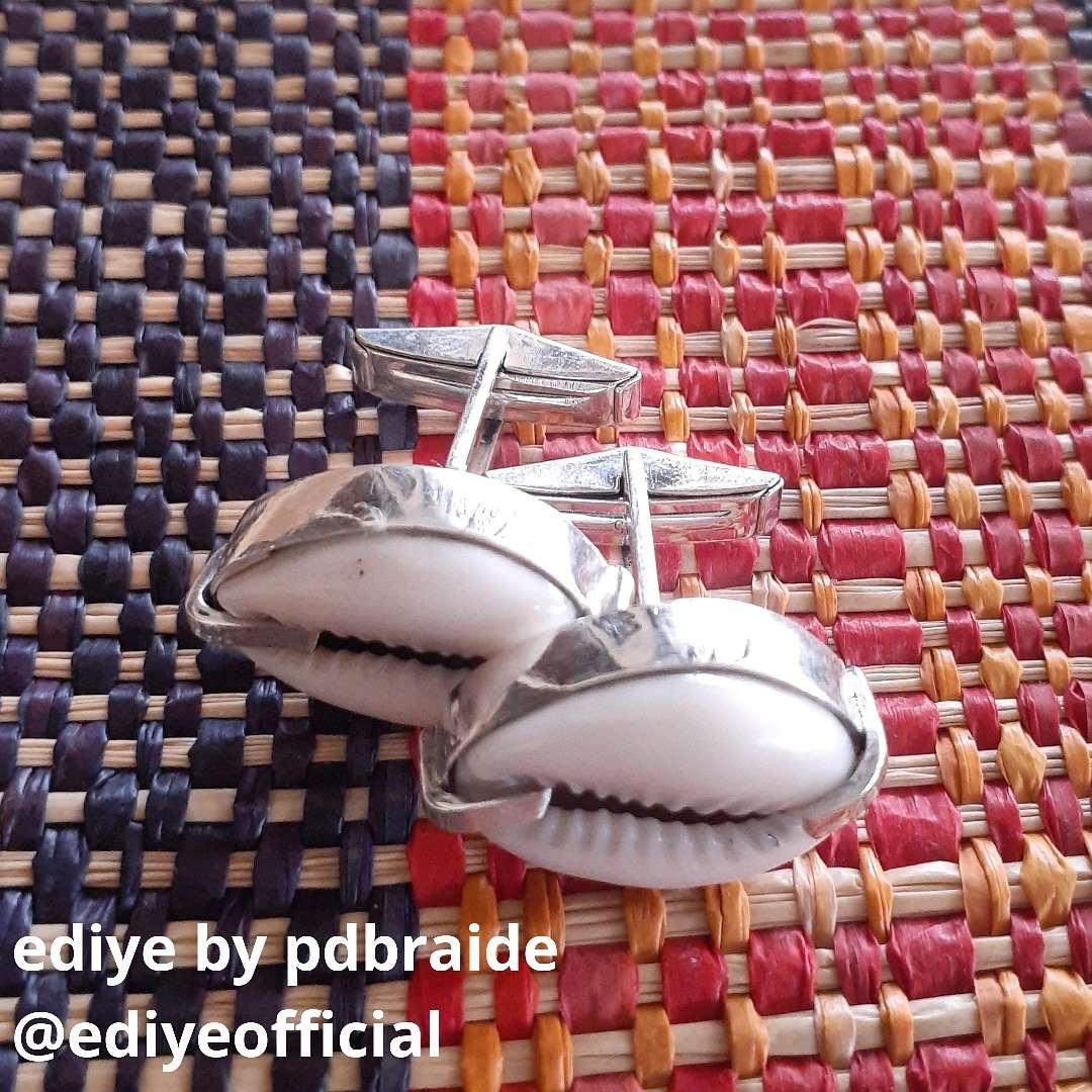 pdbraide's tweet photo. Our bestseller. @MyEdiye Cowrie and sterling silver cufflinks.
#925 #wellmadeinnigeria #ediye
Cc @Veekoncepts https://t.co/eYZoITCDtR