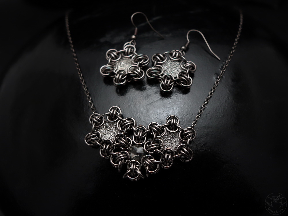 Sowiarnia's tweet photo. #chainmaille #necklace #earrings #earring #jewelry #jewelrydesign #jewelrymaking #jewelryaddict #jewelrylovers #rivoli #crystal #handmade #handmadejewelry #ooak #oneofakindjewelry #biżuteria #naszyjnik #kolczyki #rękodzieło #komplet #zestaw https://t.co/QpDbt48Dlx