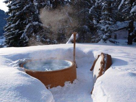 Nu het echt winter is geworden in Nederland is een bezoekje aan de sauna een weldaad voor lichaam en geest! Hoe kan het toch dat je 's winters in de sauna geen kou vat als je rechtstreeks uit de saunacabine in de vrieskou stapt?

ow.ly/nWvx50wFoq1
