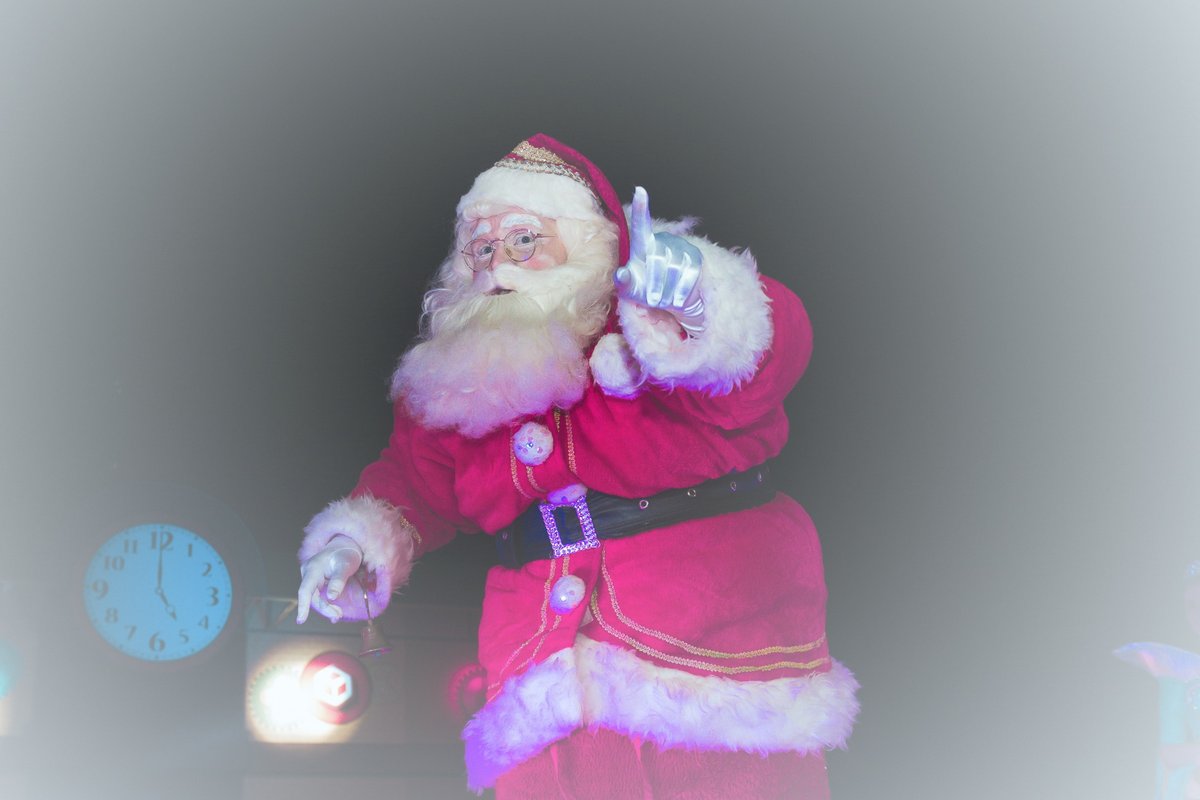 carrioapp's tweet photo. Hyvää ja turvallista  joulua kaikille! Pidetään katse tiessä, eikä kosketa puhelimeen ajaessa! https://t.co/QtYYhTvYdk