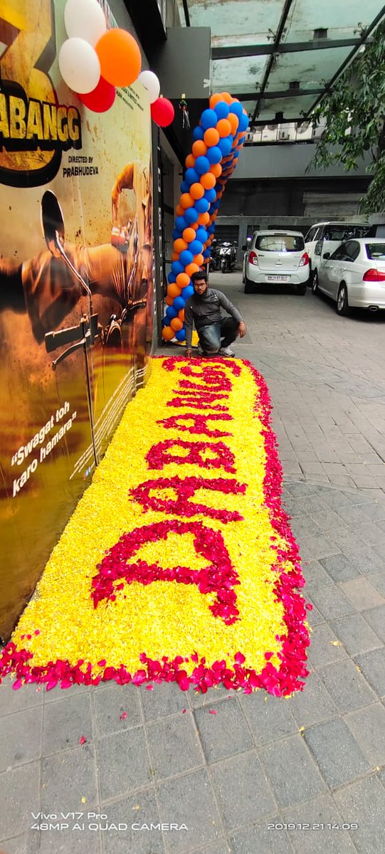 SyedAwes9's tweet photo. #Dabangg3 Celebrations on day 2
#Dabangg3 Premier 
Ty @ItsRaviD  bhai And @ppritam009 bhai..
Sach A Osm Moment For me
@saieemanjrekarr
@BeingSalmanKhan @SKFilmsOfficial 
@Iamrahulkanal 
@shabinaakhan https://t.co/gfTMAPG3yK