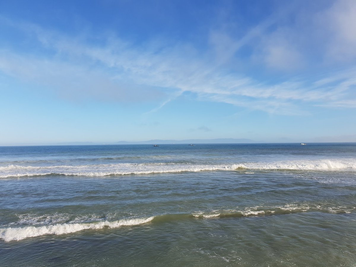 Reda_'s tweet photo. Le caissier de la banque : "Le système est out. On n'a même pas la main." Moi :"ok, allons voir la mer..."
#Economie #Lundinmouk #Merkala https://t.co/BWhjbgUTtV