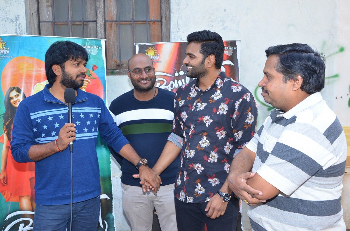 baraju_SuperHit's tweet image. Successful Director @AnilRavipudi launched  #Chuppanathi lyric video song from #Bombhaat

youtu.be/TEAd4p7NDSQ

#SaiSushanth @iChandiniC @Ragavendraraoba @ramjowrites @SimranCOfficial #RaghavendraVarma @Josyabhatla @SharanyaSrini3 #Vishwas @SuchetaDream
 @LahariMusic