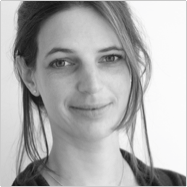 Tijdens #TaalStaal2020 geeft <a href="/Esther____O/">Esther Ottow</a> samen met Lizet Ketelaar (<a href="/nsdsk_actueel/">NSDSK</a>) en <a href="/AnniekvDoornik/">Anniek van Doornik</a> (HU) een presentatie over hoe kinderen met een #SOS en #TOS geholpen kunnen worden om zich sneller verstaanbaar te maken. We stelden haar enkele vragen: bit.ly/393tDJv