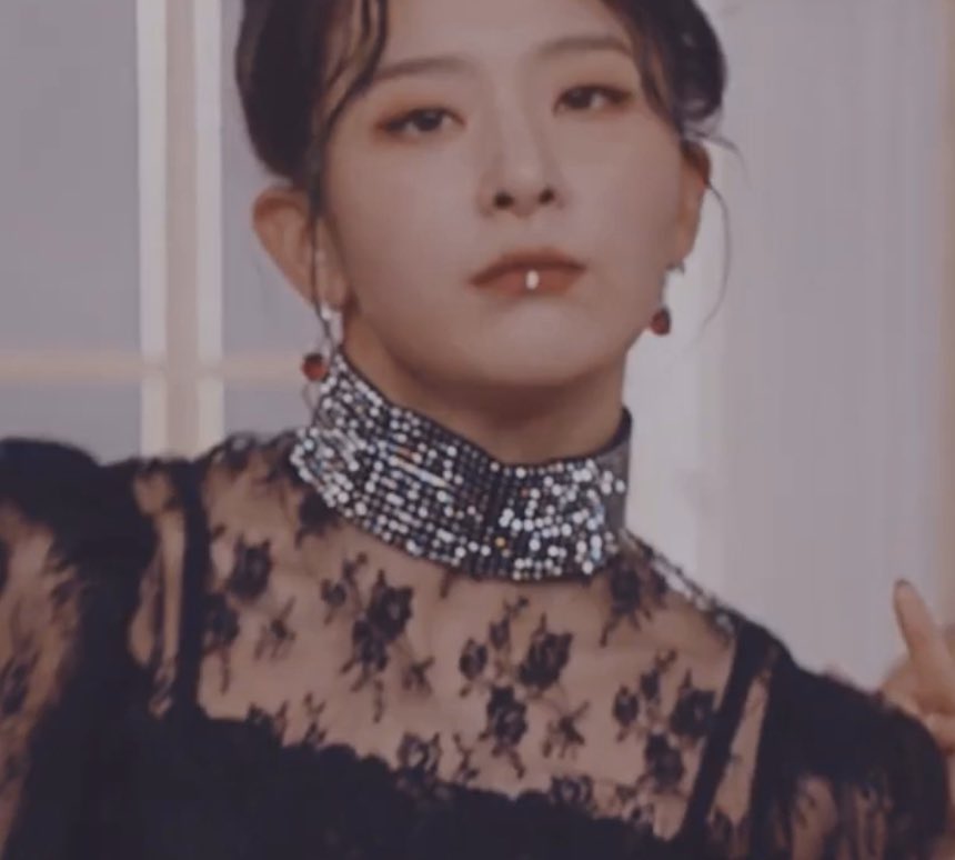 RV_DoubleS's tweet photo. Psycho Seulgi has lip ring
Psycho Wendy has tattoos 

This is too much for my heart 🥺🥺🥺

#PsychoWithRV #sayPSYCHO https://t.co/LmCdHJUBr5