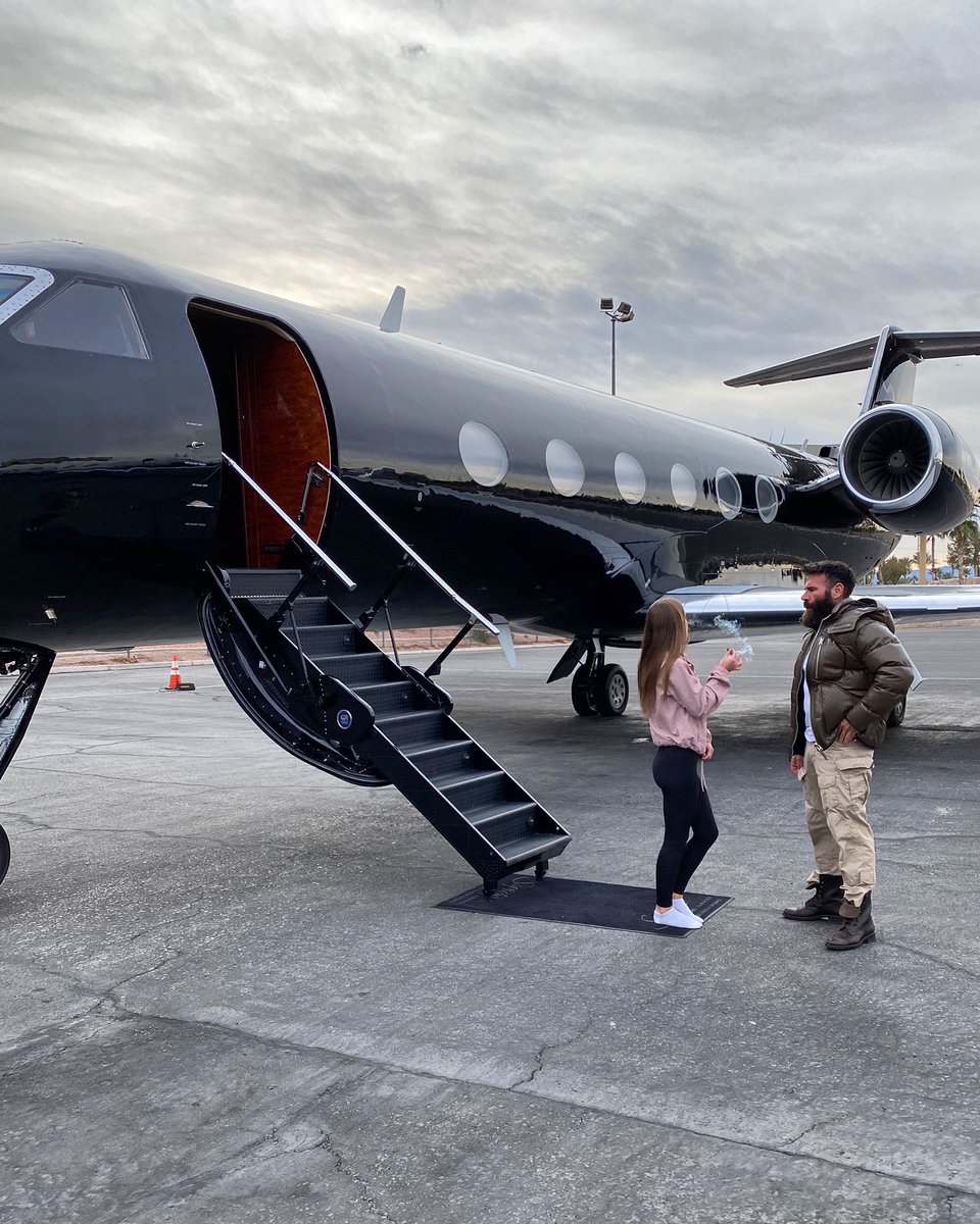 DanBilzerian's tweet photo. Nice to get high before you fly https://t.co/RFf0Cepp4H