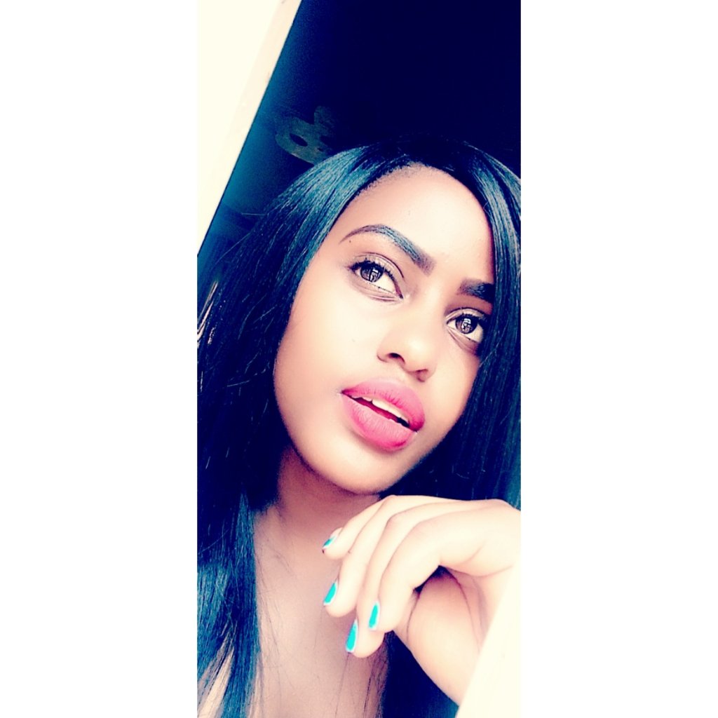 akatukunda_'s tweet image. Felt cute, may not delete later ☺️💞
Anyone else with hazel eyes here🥰