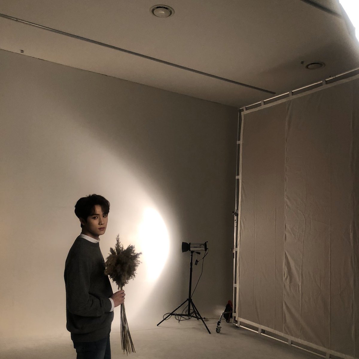 KDH_official's tweet photo. [#김동한] 🤨🤨 https://t.co/BRHavb0Ahk