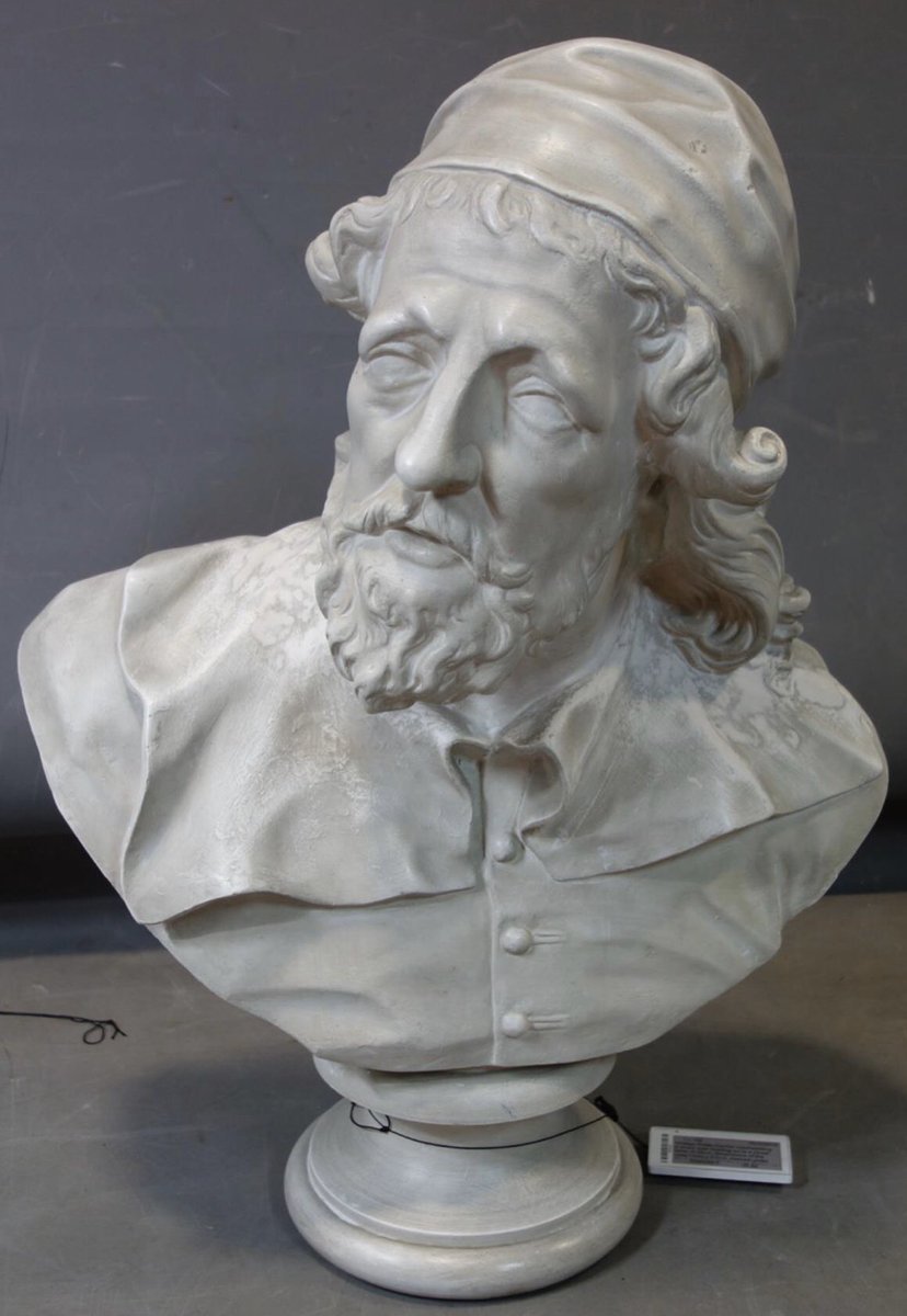 A plaster bust of the #Stuart architect #InigoJones. Jones was 1 of the chief art advisors to # KingCharlesI & could apparently walk down a line of paintings & identify each of the artists correctly. He designed most notably the #BanquetingHouse at Whitehall & the #QueensHouse