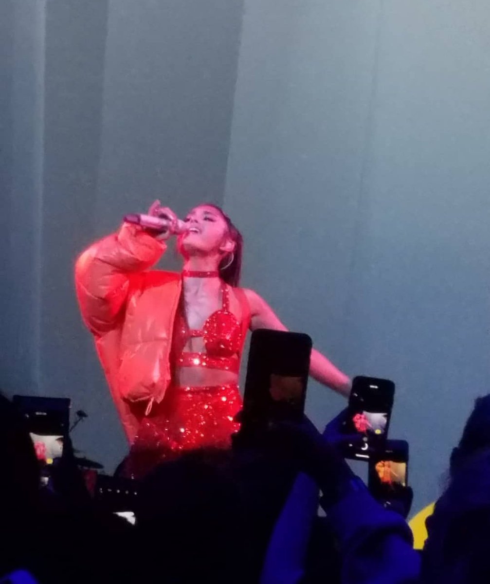 ARMY_KPOP_97's tweet photo. #SweetenerTour has come to an end and I just want to Thank @ArianaGrande for 2 incredible night 💕😍 till next time ✌🏽
Thank u, next 💋
May 14, 2019
December 12,2019
#SWTPhoenix https://t.co/quMmIVVGgy