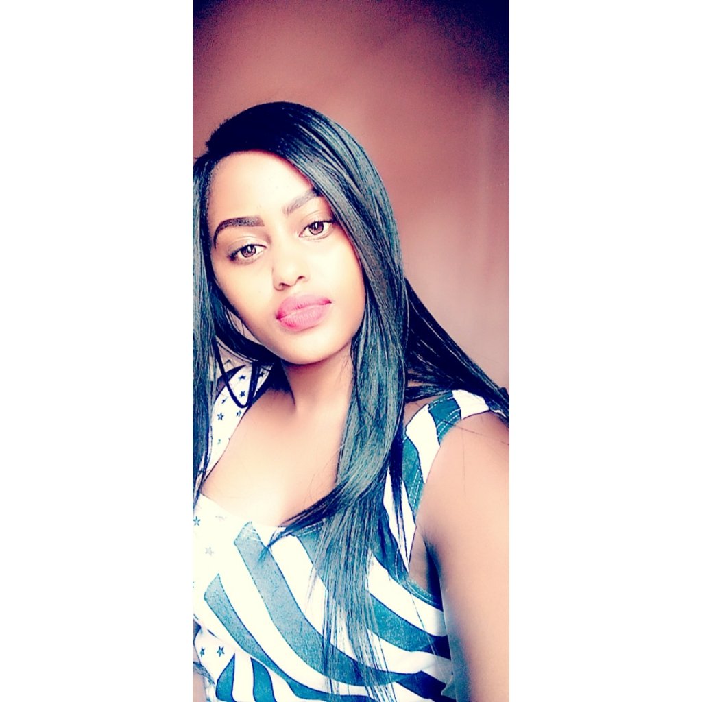 akatukunda_'s tweet image. Felt cute, may not delete later ☺️💞
Anyone else with hazel eyes here🥰