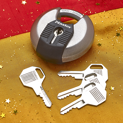 A last minute #stockingfiller idea - the <a href="/MasterLockUK/">Master Lock UK</a> 70mm Stainless Steel Padlock! Offering optimum weather resistance with the additional security of a shrouded shackle - ow.ly/c9si50xATNA 🔒