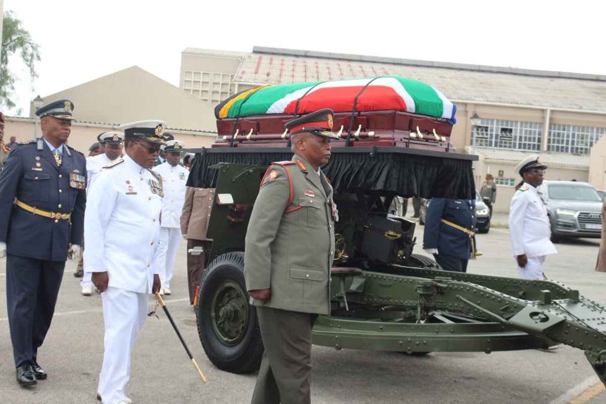 SANDF_ZA's tweet photo. The late Chief of the SA Army, Lieutenant General Thabiso Mokhosi funeral, 21 December 2019.
Photographs provided by Captain Marumo Machete, Defence Corporate Communication
#sandf
#sandf_19
#SAArmy_19 https://t.co/RPfuwYxdBb