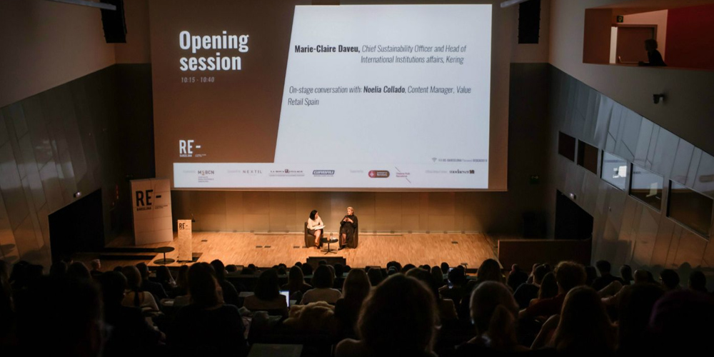 T2T_biz's tweet photo. ¿Qué nos ha dejado el @Barcelona_Re? Durante el evento pudimos conocer la visión de expertos en #modasostenible como Carolina Álvarez Osorio, Directora de Marketing y Comunicación de @ecoalf .

👁‍🗨 https://t.co/fvvz3Abqtb https://t.co/mSTnURELKw