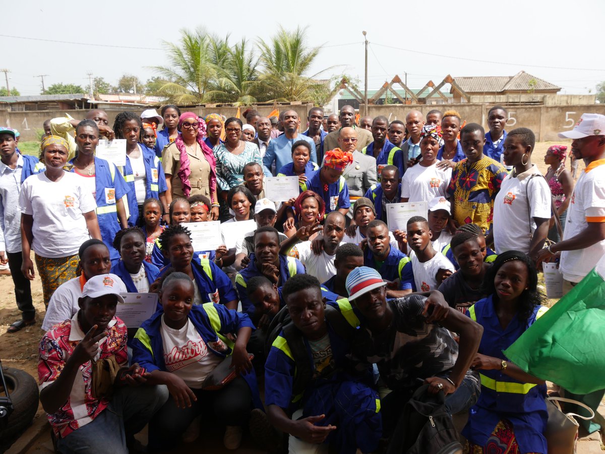 pejedec's tweet photo. Ce samedi 21 Décembre 2019, nous avons participé à la cérémonie de remise des attestations aux jeunes bénéficiaires de la ville de Sassandra. 
@pejedec 
https://t.co/ylBwnwimnO https://t.co/ksS2DTO0hC
