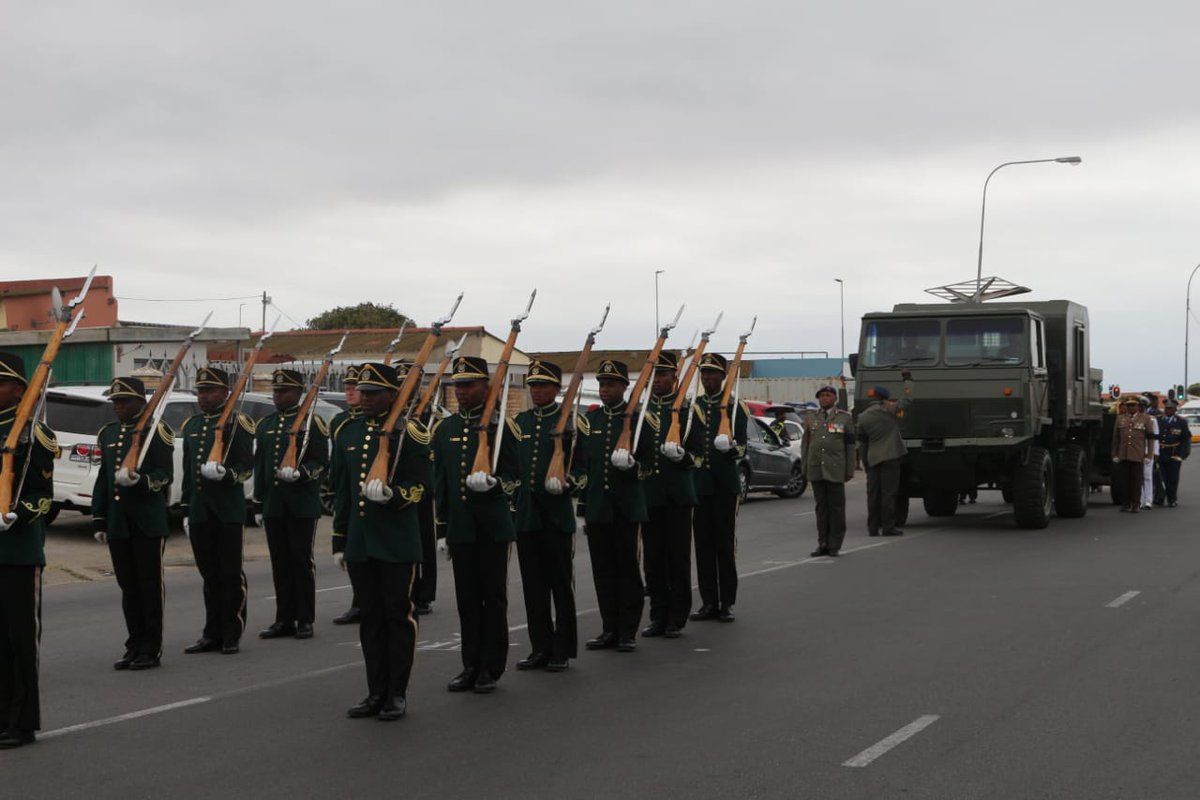 SANDF_ZA's tweet photo. The late Chief of the SA Army, Lieutenant General Thabiso Mokhosi funeral, 21 December 2019.
Photographs provided by Captain Marumo Machete, Defence Corporate Communication
#sandf
#sandf_19
#SAArmy_19 https://t.co/EIHQds1FbB