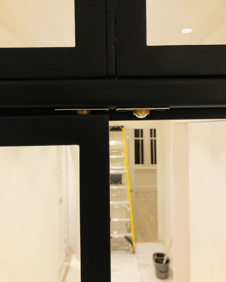 johnson_bespoke's tweet photo. Another huge set of Steel Crittal style doors installed at this beautiful apartment in London.
We fabricated these doors with large glass panes and thin profile Steel to create a sleek and minimal look in this grand hallway.
#steeldoors #johnsonbespoke https://t.co/YGKcJLra1z