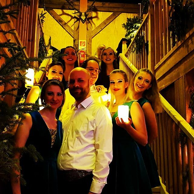 EmeraldDancersM's tweet photo. We wish you a merry Christmas and all the best for 2020!#emeralddancers,#merrychristmas,#irishdance, #türkenfelderbergweihnacht, #candlelights,#allthebestfor2020 https://t.co/6b3V7MY3VJ https://t.co/anHRmqeD6R