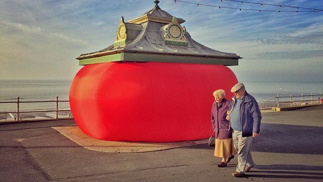 rougeit's tweet photo. #DecadeAdvent Day Twenty-Three
‘When the Red Rose in Blackpool’ - Blackpool, Lancashire. 2016
.
It’s another red piece I know, but I just like this photo. It’s an iPhone pic, but as they say, the best camera is the one you have in your hand at the time. … https://t.co/li77V6cRM5 https://t.co/ZV55PEJTv9