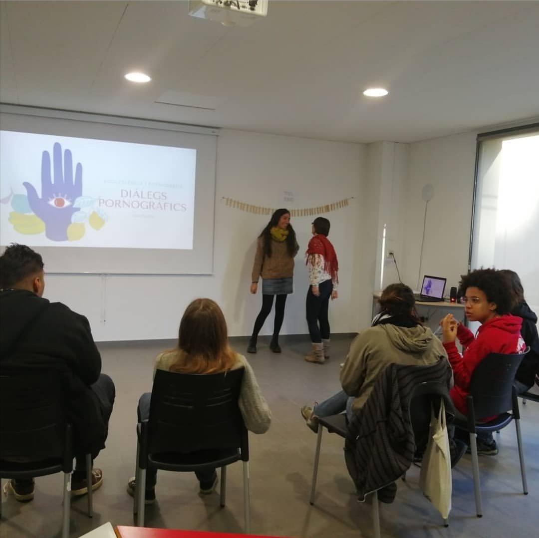LaSexTruck1's tweet photo. Arrenquem el Taller "Diàlegs pornogràfics: Adolescència i pornografia" a l'oficina Jove del Pla de l'Estany de #Banyoles. 
#magranes #oficinajove #ganesdeconeixer #sexualitatconscient #parlantclar #adolescènciesisexualitats #parlardelqueexisteix https://t.co/iZ1L6tLA1P