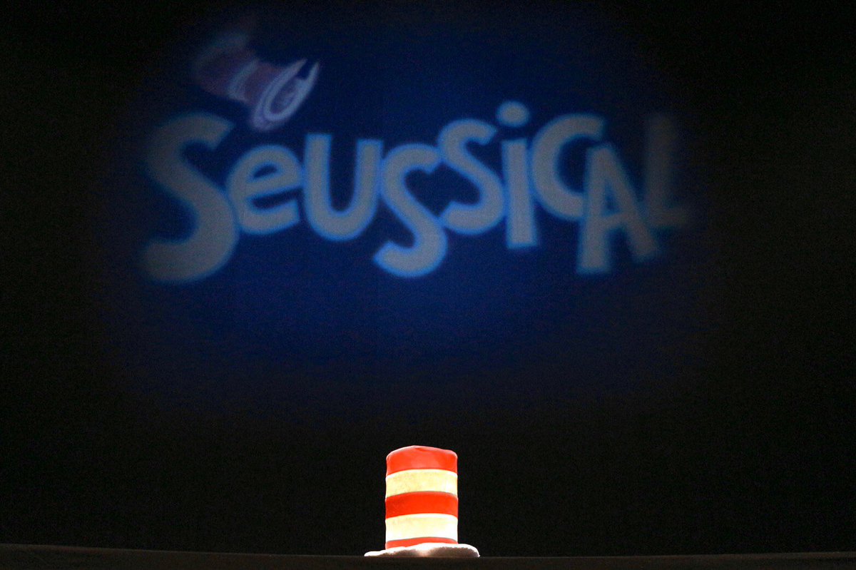 10sigh_'s tweet photo. 12月22日 卒業公演『SEUSSICAL』

無事終演致しました🌈
3階席を開放するほど沢山の方にご来場頂けたこと、10期一同感謝の気持ちでいっぱいです。

そして、この公演に携わって下さいました皆さま
本当にありがとうございました。

これからの個々の活躍も、是非応援お願い致します！！！✨ https://t.co/F35fFohzwp