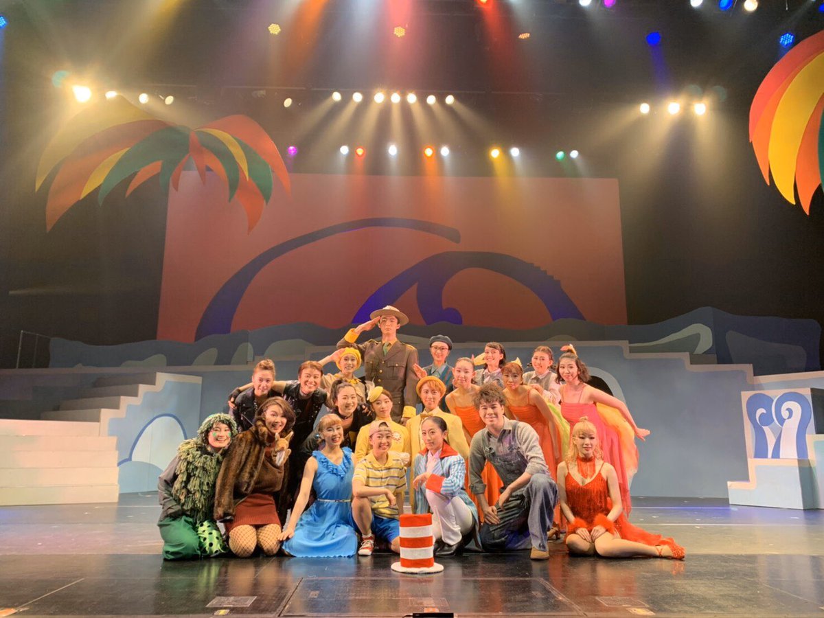 10sigh_'s tweet photo. 12月22日 卒業公演『SEUSSICAL』

無事終演致しました🌈
3階席を開放するほど沢山の方にご来場頂けたこと、10期一同感謝の気持ちでいっぱいです。

そして、この公演に携わって下さいました皆さま
本当にありがとうございました。

これからの個々の活躍も、是非応援お願い致します！！！✨ https://t.co/F35fFohzwp