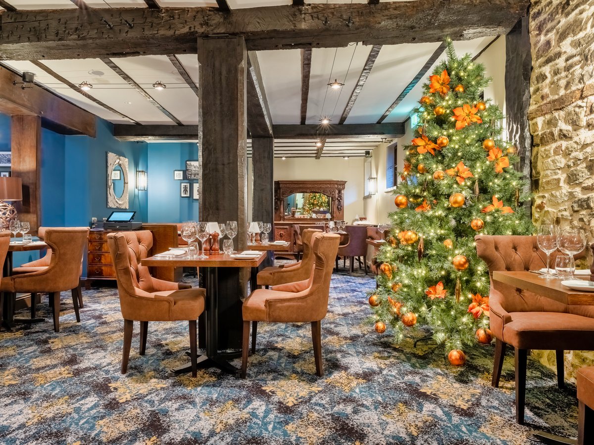 Who's #FeelingFestive? There's only two days to go and we are brimming with #ChristmasCheer and full of festive delights at The Feathers Hotel🎁

#TheFeathersHotel #TheFeathersLudlow #Ludlow #LudlowChristmas #Christmas #ChristmasCountdown #Traditional #VisitShropshire