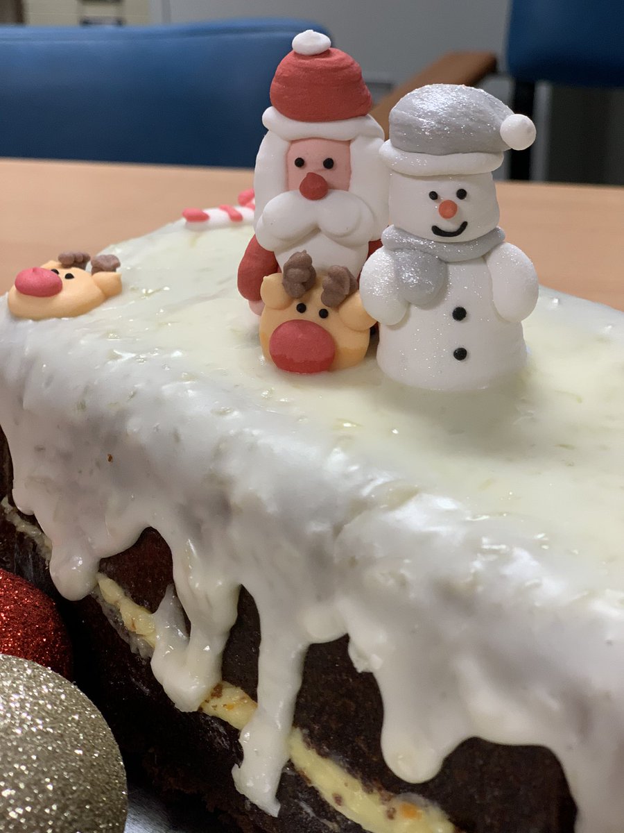 physiojen13's tweet photo. Our final #GingerBreadMonday of 2019!! @ChrisMilnePhys pulling it right out of the bag!! Superb work pal!! #TeamWARC #physio #loveactivity https://t.co/CyYC4DVTqZ