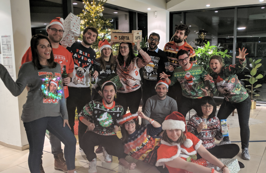 FREENOW_PA's tweet photo. After a busy year, we got the #Christmas jumpers out and celebrated with festive gatherings- here’s a few glittery photos from our #London, #Hamburg and #Berlin offices.

🎄From everyone at FREE NOW, we wish everyone a very Merry Christmas! 🎄

#movelikeyou #feelingfestive https://t.co/4cWdeT4Nn2