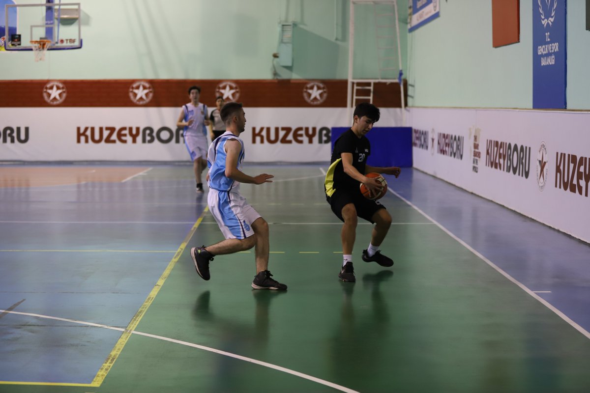 Okullar arası genç erkekler basketbol il birinciliği Atatürk spor salonunda oynanan çekişmeli maçlarla devam ediyor.
<a href="/hamzayerlikaya/">Hamza Yerlikaya 🇹🇷</a> <a href="/mehbaykan/">Mehmet Baykan</a>