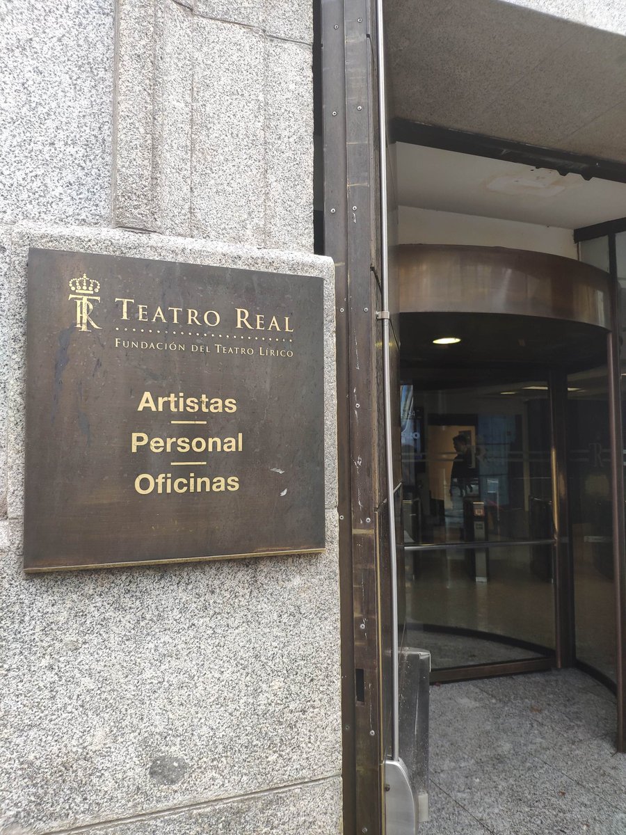 sergiovaleroga1's tweet photo. Mañanas diferentes y musicales!!!! ❤️❤️❤️ @Teatro_Real https://t.co/rARY5JiP9s