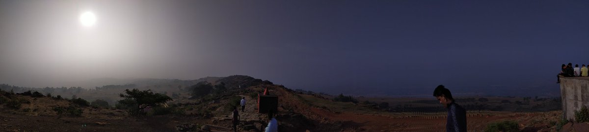 जोतिबाच्या नावानं चांगभलं🙏
Jyotiba Temple situated on a hill top & this hill popularly knows as ज्योतिबाचा डोंगर

Shri Jyotiba is incarnation of Bramha, Vishnu, Mahesh & part of sage Jamadgni’s anger

Jyotiba helped Kolhapur Mahalaxmi to destroy Raktabhoj Rakshasa & Ratnasur
1/3