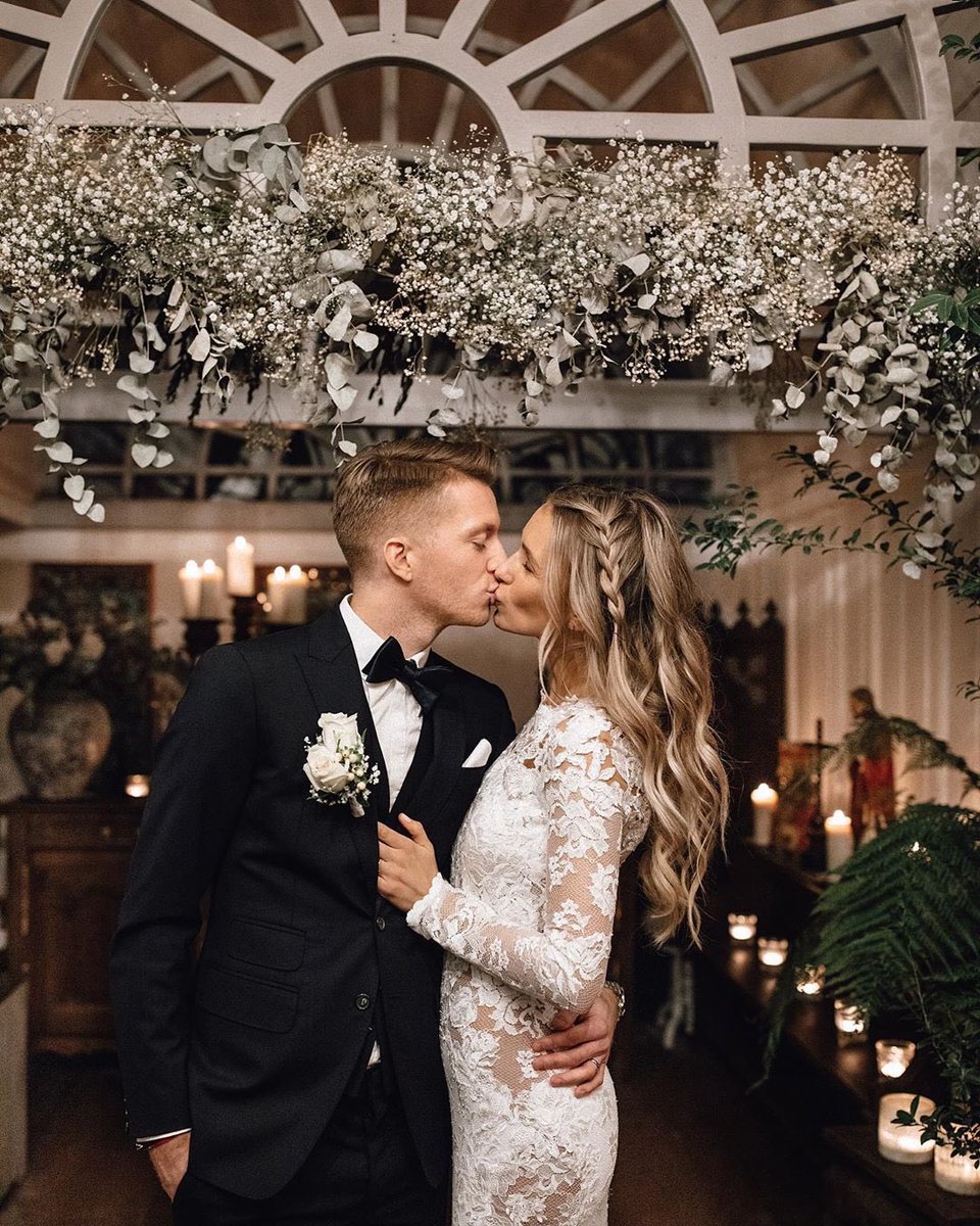BVB's tweet photo. 😍♾💍 @woodyinho 

Alles Gute für die gemeinsame Zukunft euch beiden! 🤵🏼👰🏼 https://t.co/FBiwGV7otx
