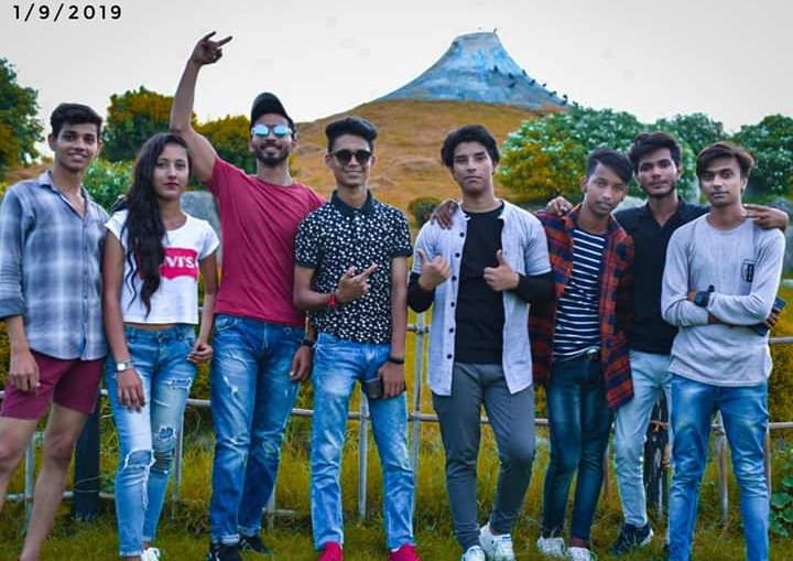 AaryanRecords's tweet photo. Aa Zara song sooting day https://t.co/GG0cdrJICc