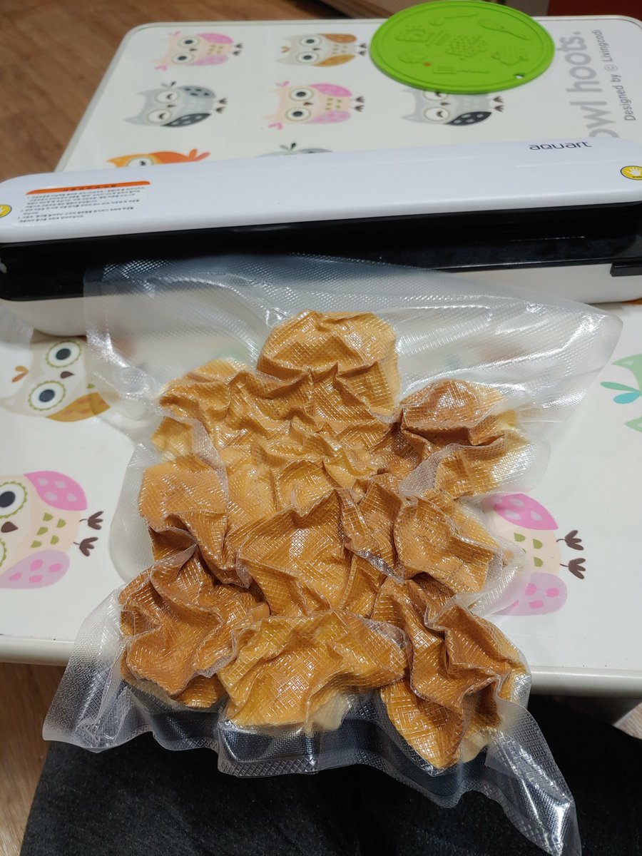 saku1979's tweet photo. 빵은 진공포장하지 말아야겠다.. https://t.co/CVH6EnHhQD