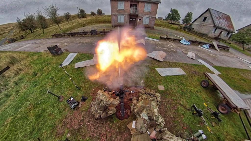 RIrishRegiment's tweet photo. 2 R IRISH ☘️ 2019 #TheBestBits
Mortar Platoon, B(RUR) Company firing over 600 rounds💥on SENTA during #ADE19🏴
#RIRISHRESERVES☘️⚔️ https://t.co/jLIJTEOf6W