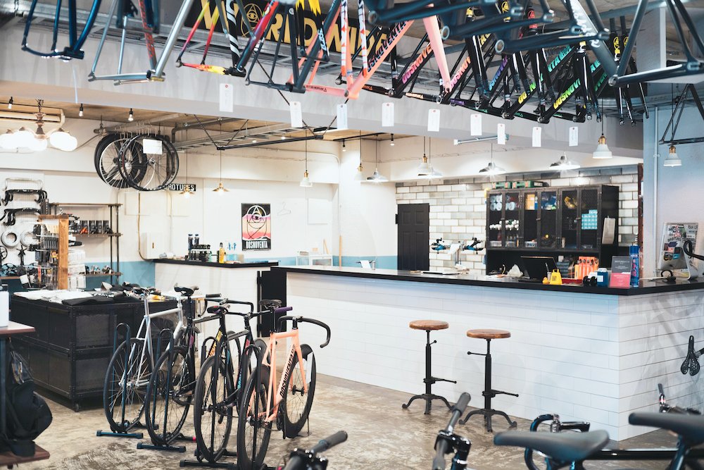 再三言いますが、この手数料無料の分割払いも今月いっぱいで終わり。各ブランド、在庫も僅かとなってきたので、ご購入をお考えの方、お早めに。

<a href="/brotures/">BROTURES</a>

↓ブログ↓
brotures.com/harajuku

#brotures #ブローチャーズ #leaderbike #リーダーバイク #ピストバイク #自転車 #東京 #渋谷 #原宿