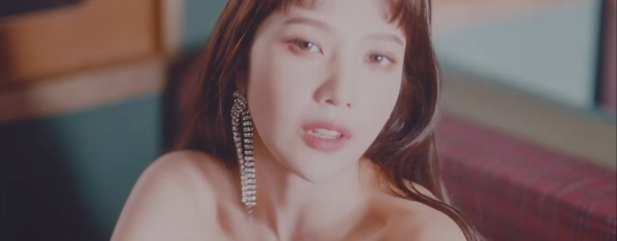 xiuvelvets's tweet photo. joy really out here being the most beautiful and slaying with this look

#sayPSYCHO #PsychoWithRV #FinaleWithJoy #RedVelvet https://t.co/V40VKk0gtg