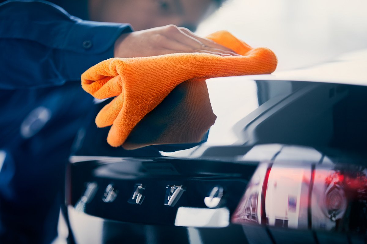 Werk jij binnenkort fulltime bij Volvo Harrie Arendsen in Hengelo? Wij zijn op zoek naar een ondersteunende 
medewerker. Een ‘Handige Harrie’ die tevens het poetsen van de klantauto’s naar een hoger niveau tilt. Nieuwsgierig? Bekijk de vacature op: bit.ly/2QbCD6T