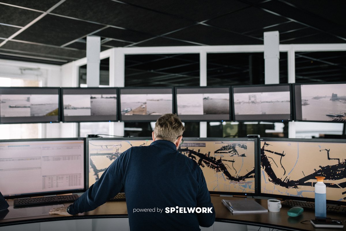 Nieuwe #vacature: Verkeersleider! Als #Verkeersleider Scheepvaart ben je verantwoordelijk voor vlotte, veilige &amp; milieuverantwoorde doorvaart van het scheepvaartverkeer in het #Noordzeekanaalgebied en de Amsterdamse haven: bit.ly/38YeLMG