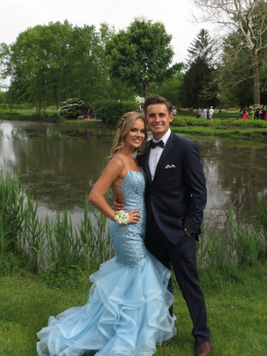 RossLewalski's tweet photo. Happy Birthday Lydia i hope you have a great day and enjoy the rest of you vacation😊🎉love yaaa @lydia_marleyy https://t.co/fZO9BpBREo