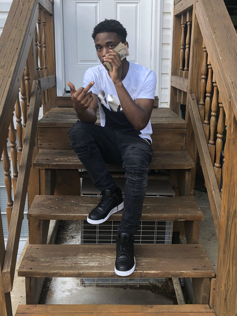 slimelieutenant's tweet photo. Happy Gday lil bro love you nigga #BAGSHXTπΈ https://t.co/FnJY1EkHAH