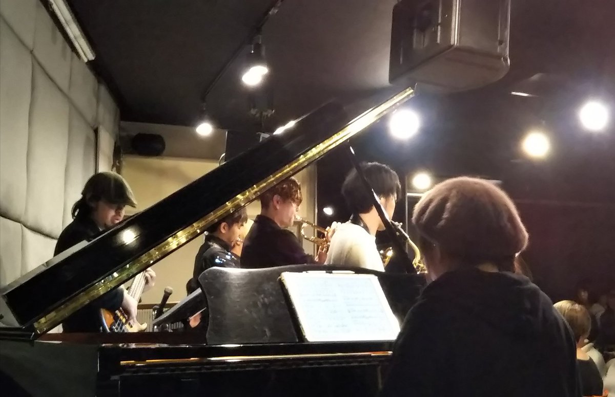 achako_0841117's tweet photo. レアな席で、いつもと違う感覚で楽しめたライブでした。
やっぱりみなさんカッコいい✨

写真、なんとか全員写ってます！
#STKORN https://t.co/0hE6DLVMxn