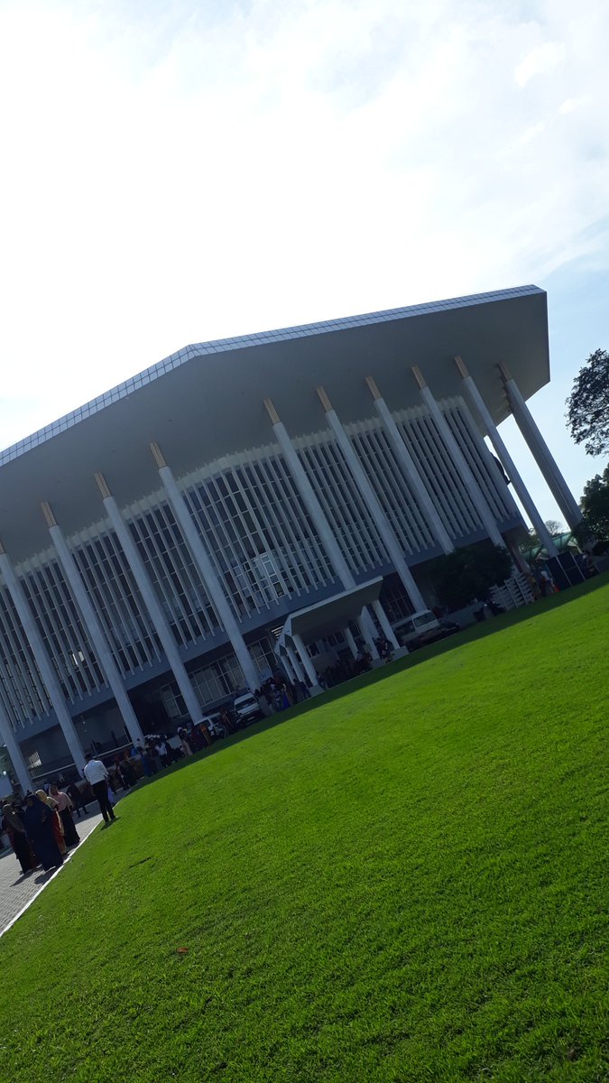 Rif_Nas's tweet photo. Graduation is an exciting time..😍 It marks both an ending and a beginning; it’s warm memories of the past and big dreams for the future..☺✌
#BMICH #colombo #23rdMondayDecember #convocation #mygraduationday🎓 #HNDA #Accountancy #Proudmoment☺ #Alhamdulillah💕 https://t.co/xuyeNE8UbU