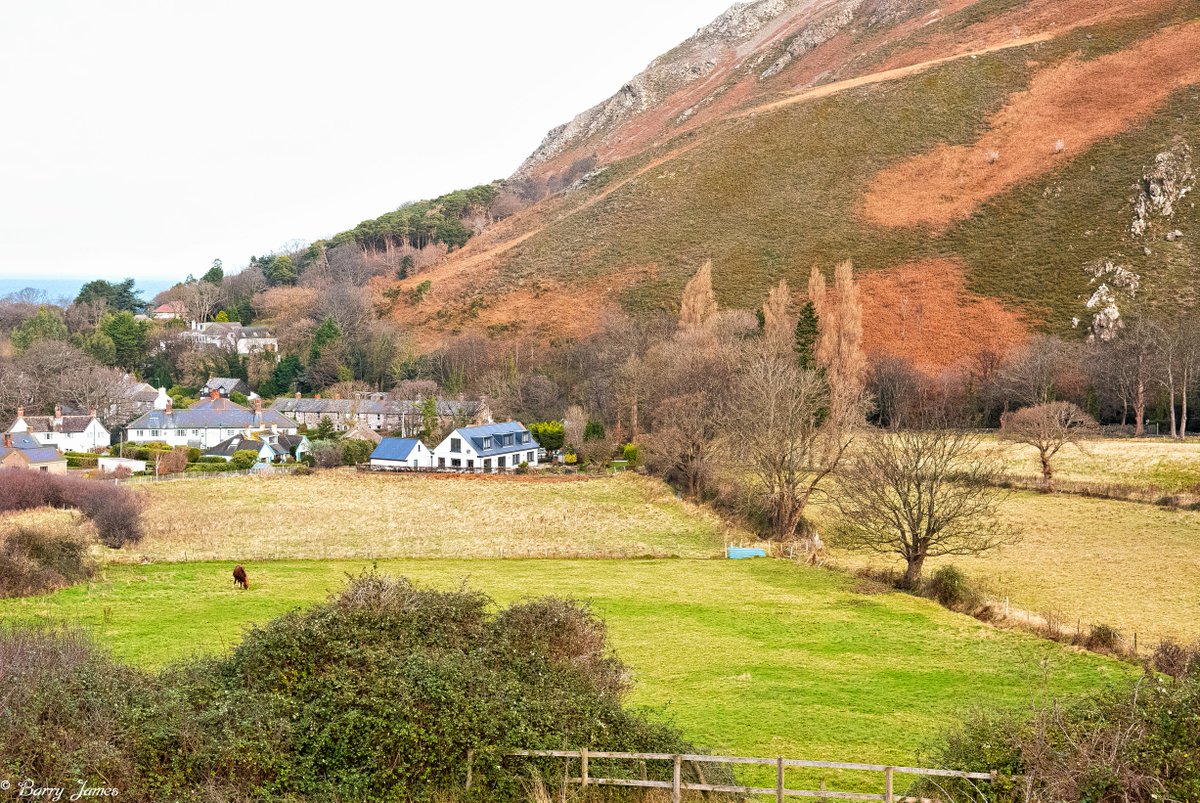 BJRoberts's tweet photo. Looking down from lovely Capelulo to beautiful Dwygyfylchi - at the bottom of the Sychnant Pass, this morning. @Ruthwignall @kelseyredmore @visitwales @ItsYourWales @AllThingsCymru @OurWelshLife @NorthWalesTweet @NWTBiz @OnlyNorthWales #Capelulo #Dwygyfylchi #SychnantPass #Wales https://t.co/OXW2BSqf1B