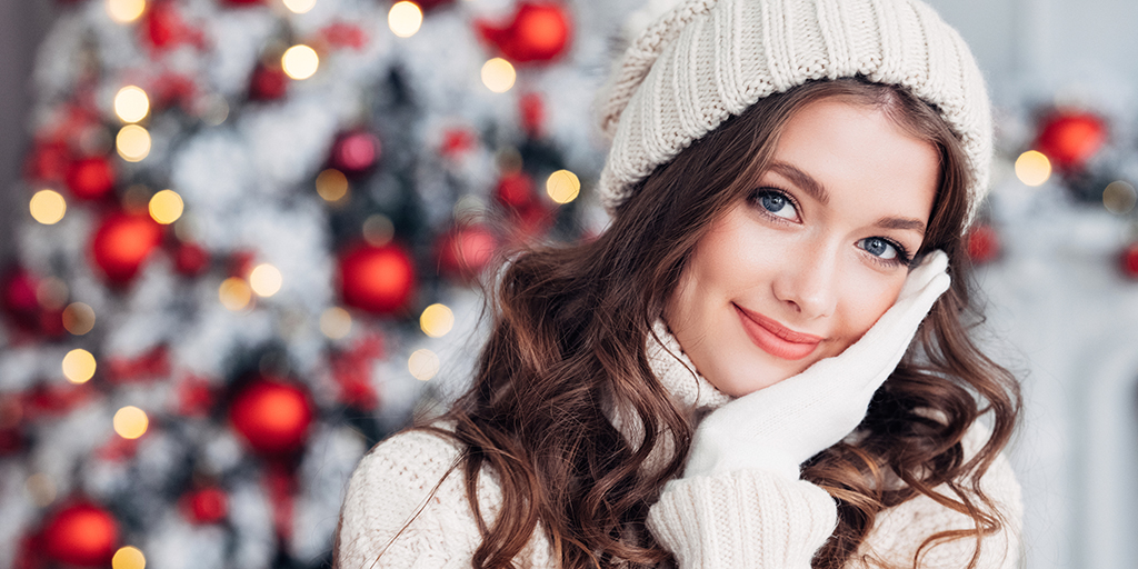 Season’s Greetings from Envy Skin Clinic. 

Our clinics will be closed on Wednesday, December 25. We hope your holiday is happy, joyous, and beautiful – inside and out!

#HappyHolidays #WinterBeauty