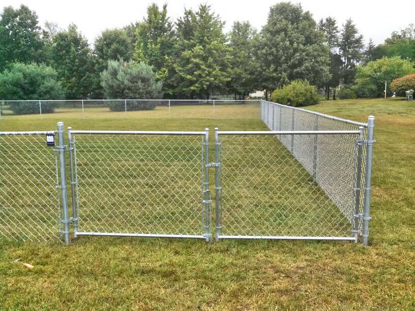 Super70sSports's tweet photo. You may see a vacant lot. I see a Wiffle Ball field that’s gonna have a bitchin’ outfield wall. https://t.co/dIKZFeiSiY